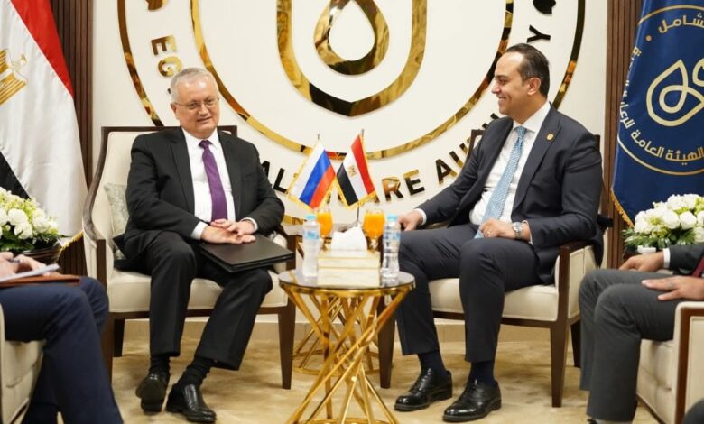 السبكي : يلتقي السفير الروسي لدى مصر لمتابعة مشروعات الاستثمار الصحي