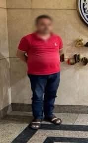 ضبط شخص يحمل جنسية إحدى الدول لقيامه بالنصب على راغبي الحصول على تأشيرات الدخول والإقامات للبلاد 1 ضبط شخص يحمل جنسية إحدى الدول لقيامه بالنصب على راغبي الحصول على تأشيرات الدخول والإقامات للبلاد