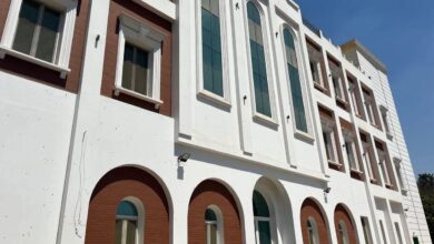 وزير الصحة يتلقى تقريرًا حول التقدم التنفيذي لـ31 مشروعًا صحيًا في 10 محافظات