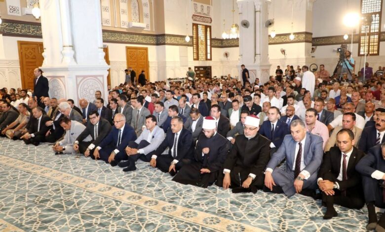 وزراء الشباب والأوقاف والري ومفتي الجمهورية ومحافظ الشرقية يؤدون صلاة الجمعة بمسجد الفتح بالزقازيق 1 وزراء الشباب والأوقاف والري ومفتي الجمهورية ومحافظ الشرقية يؤدون صلاة الجمعة بمسجد الفتح بالزقازيق