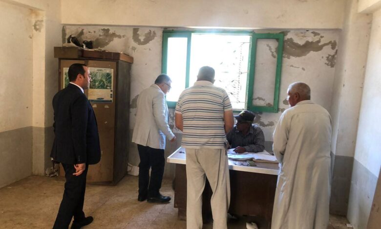 محافظ الدقهلية في زيارة مفاجئة للجمعية الزراعية بالستاموني ببلقاس الوقوف على مستوى الخدمات 