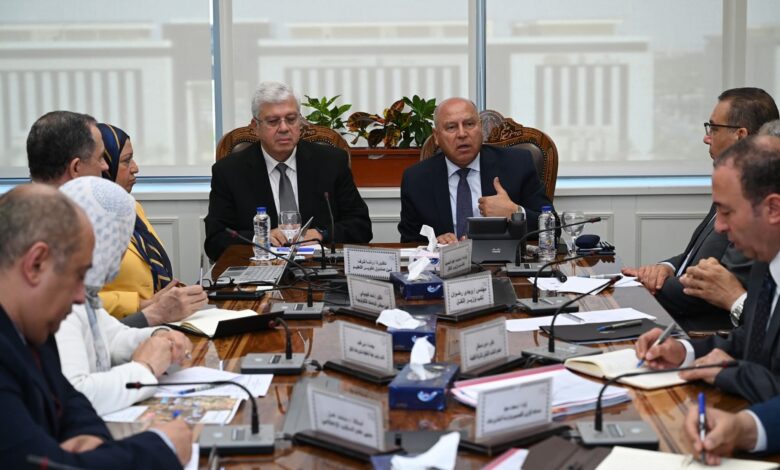 وزير الصناعة يعقد اجتماعاً موسعاً مع وزير التعليم العالي 1 وزير الصناعة يعقد اجتماعاً موسعاً مع وزير التعليم العالي