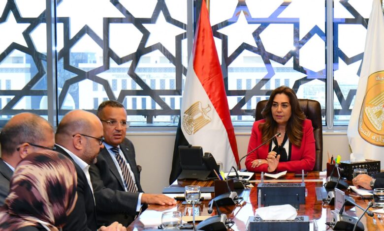 وزيرة التنمية المحلية تجتمع مع محافظ جنوب سيناء للاطلاع على آخر مستجدات تنفيذ مشروعات التطوير البيئي