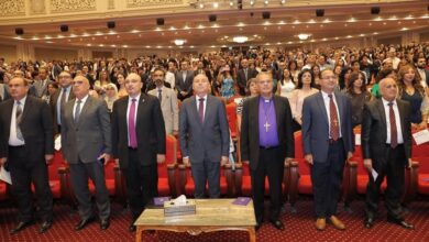 رئيس الطائفة الإنجيلية يشهد حفل تخرج طلبة كلية رمسيس الجديدة بحضور محافظ القاهرة