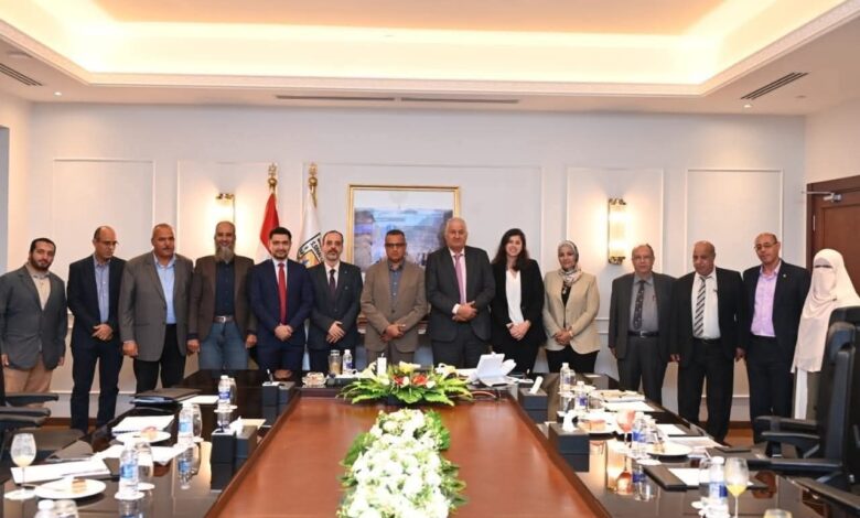 محافظ جنوب سيناء يعقد اجتماعًا لمتابعة تحديث المخطط الاستراتيجي لمدينة طور سيناء 