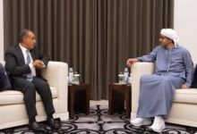 وزير الخارجية ونظيره الإماراتي يؤكدان على الاعتزاز البالغ بالعلاقات المتميزة التي تربط بين البلدين
