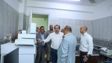 نائب وزير الصحة يعقد اجتماعًا مع مديري المنشآت الصحية بالوادي الجديد ويتفقد المعمل الإقليمي المشترك