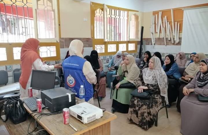 وحدة السكان بأرمنت تنظم ندوة توعوية ضمن مبادرة " صحتك تهمنا" و"المرأة الأقصرية تتحث" 1 وحدة السكان بأرمنت تنظم ندوة توعوية ضمن مبادرة " صحتك تهمنا" و"المرأة الأقصرية تتحث"