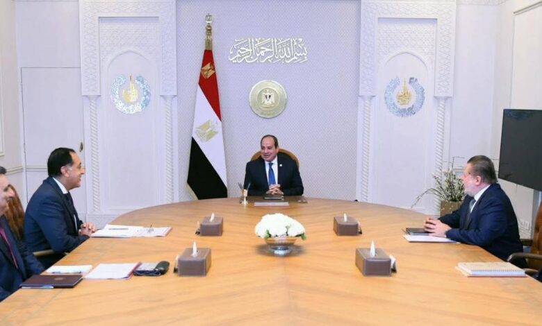 الرئيس السيسى يجتمع برئيس الوزراء ومحافظ البنك المركزي ومستشار الشؤون المالية 