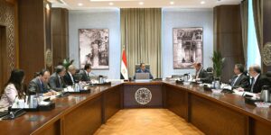 رئيس الوزراء يُتابع الجهود المبذولة لطرح الفرص الاستثمارية المتاحة في قطاع الصحة 