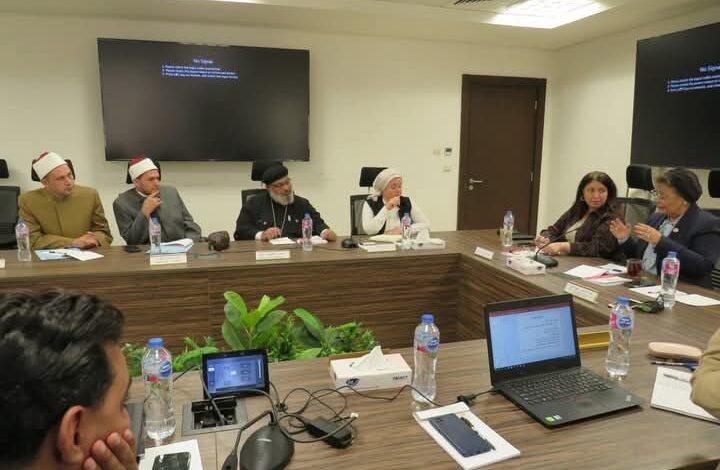 نائب وزير الصحة تناقش توحيد منظومة المشورة قبل الزواج مع التضامن والأوقاف والكنيسة