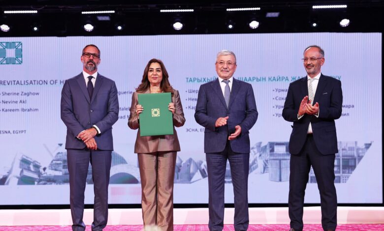 وزيرة التنمية المحلية ومحافظ الأقصر يتسلمان جائزة الآغا خان العالمية للعمارة 2025 1 وزيرة التنمية المحلية ومحافظ الأقصر يتسلمان جائزة الآغا خان العالمية للعمارة 2025