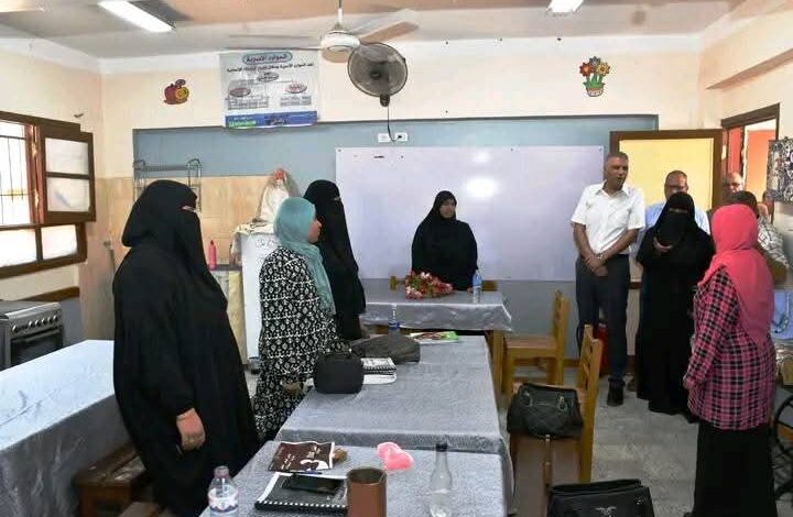 زيارة محافظ اسوان لمدرسة السيدة نفيسة تترك أثرا تحفيزيا لدى المعلمين 1 زيارة محافظ اسوان لمدرسة السيدة نفيسة تترك أثرا تحفيزيا لدى المعلمين