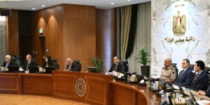 رئيس الوزراء يتابع مع محافظ القاهرة الموقف التنفيذي الحالي 