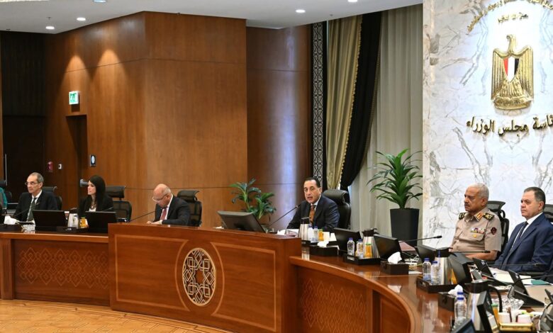 رئيس الوزراء يتابع مع محافظ القاهرة الموقف التنفيذي الحالي 