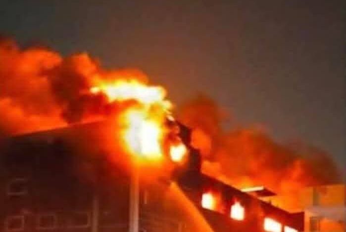 حريق هائل يلتهم مصنع بالمنطقة الصناعية في منطقة الروضة بالمحلة الكبرى ..ووزارتى العمل والتضامن تتابعان