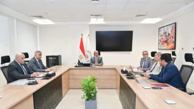سويلم يناقش مقترح "مشروع إعادة تأهيل نظام الرى فى وادى النقرة 