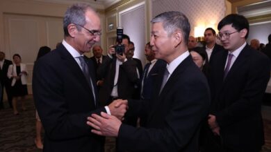وزير الطيران المدني يبحث مع وزير البنية التحتية البولندي آفاق التعاون في مجال النقل الجوي