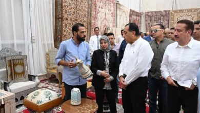 مدبولى " يتفقد معرض صناعات الحرف اليدوية والتراثية بقرية شمّا بأشمون