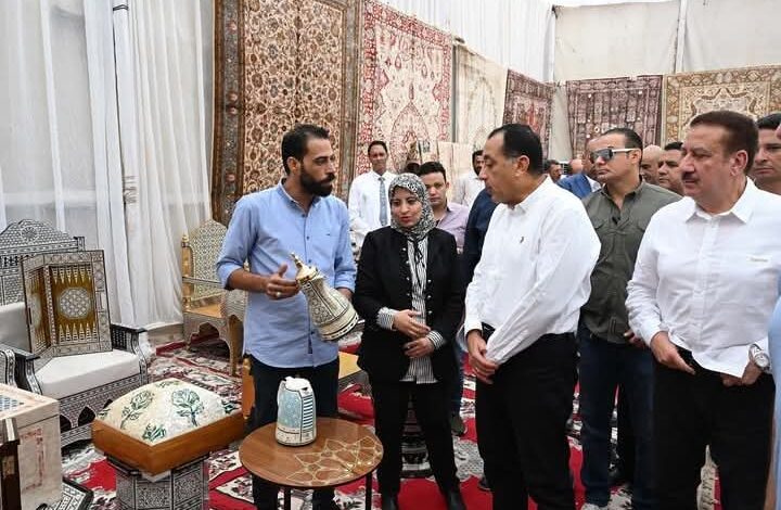 مدبولى " يتفقد معرض صناعات الحرف اليدوية والتراثية بقرية شمّا بأشمون