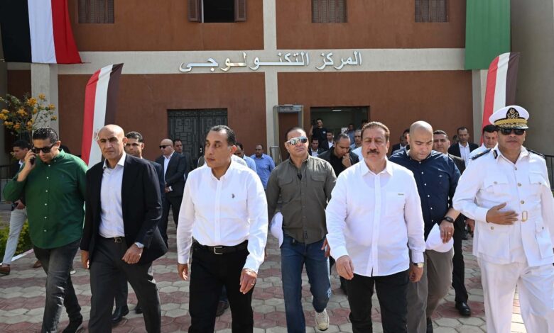 مدبولى يتفقد مجمع خدمات المواطنين "المركز التكنولوجي" بقرية شمّا بمركز اشمون 1 مدبولى يتفقد مجمع خدمات المواطنين "المركز التكنولوجي" بقرية شمّا بمركز اشمون