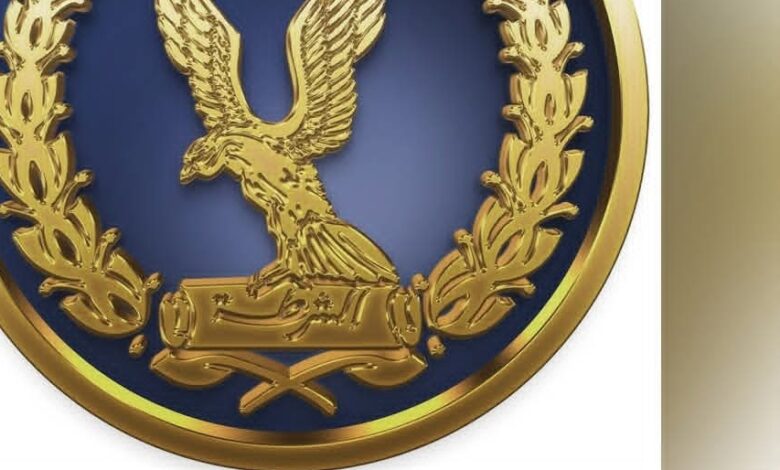 وزارة الداخلية تكشف ملابسات فيديو يزعم طلب فرد شرطة بمطارالقاهرة مبلغا ماليا من راكب صيني