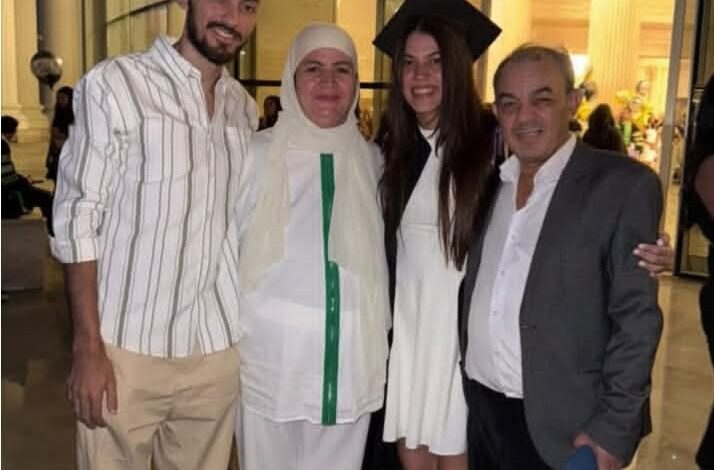 النجم علاء مرسي يحتفل بتخرج ابنته فاطمة الزهراء ويعبر عن فخره بكونها إعلامية ومخرجة شابة