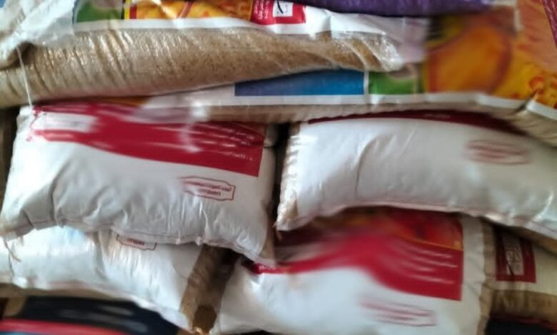 ضبط (٨طن) مواد غذائية مجهولة المصدر بالعاشر من رمضان بالشرقية