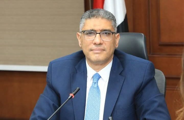 محافظ الجيزة يعقد اللقاء الأسبوعي لبحث شكاوى المواطنين بأحياء العجوزة والعمرانية وجنوب الجيزة وكرداسة