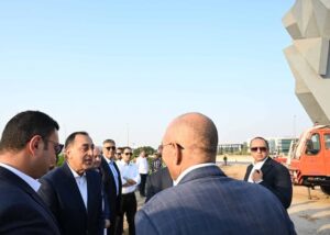  رئيس الوزراء يطمئن ميدانيا على الانتهاء من أعمال تطوير المنطقة المحيطة بالمتحف المصري الكبير