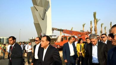  رئيس الوزراء يطمئن ميدانيا على الانتهاء من أعمال تطوير المنطقة المحيطة بالمتحف المصري الكبير