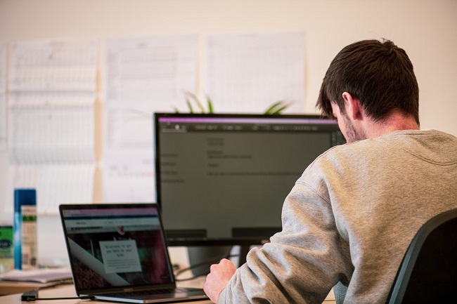 5 أشياء خطيرة تحدث لجسمك ودماغك إذا عملت أكثر من 40 ساعة في الأسبوع 1 5 أشياء خطيرة تحدث لجسمك ودماغك إذا عملت أكثر من 40 ساعة في الأسبوع