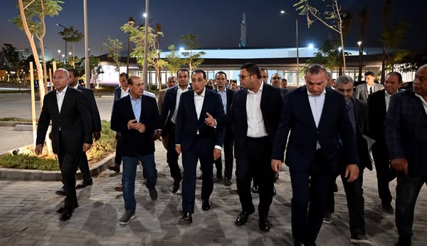 رئيس الوزراء يتفقد سير العمل بمشروع حدائق "تلال الفسطاط"