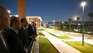 رئيس الوزراء يتفقد سير العمل بمشروع حدائق "تلال الفسطاط"