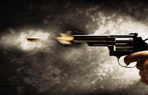  إصابة شاب بطلق ناري على يد جاره بسبب خلافات الجيرة في دشنا