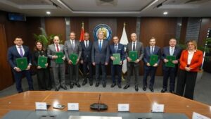 وزير البترول والثروة المعدنية يشهد توقيع عقد تمويل مشروع الإيثانول الحيوي مع تحالف مصرفي 