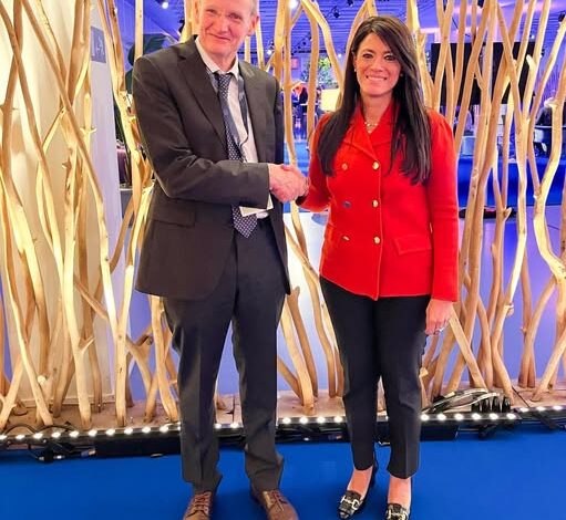 وزيرة التخطيط تبحث مع نائب رئيس البنك الآسيوي للاستثمار في البنية التحتية  