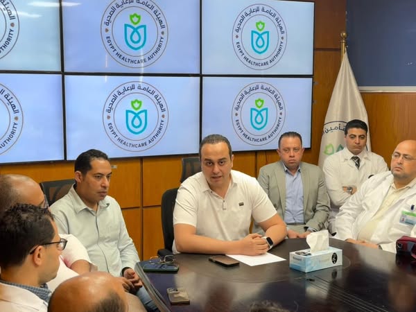 رئيس هيئة الرعاية الصحية يترأس غرفة عمليات التأمين الطبي لقمة السلام بشرم الشيخ