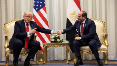 الرئيس الأمريكي يساعد مصر في الترويج السياحي .. وتعليق رئيس الوزراء على هدية "لا تقدر بثمن"