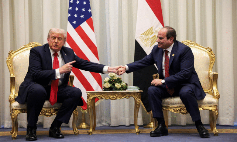 الرئيس الأمريكي يساعد مصر في الترويج السياحي .. وتعليق رئيس الوزراء على هدية "لا تقدر بثمن"