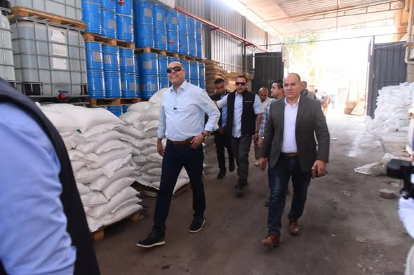 حملة تفتيشية قادها وزير العمل اليوم في المنطقة الصناعية بالعاشر من رمضان 1  حملة تفتيشية قادها وزير العمل اليوم في المنطقة الصناعية بالعاشر من رمضان