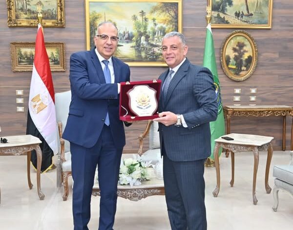 هاني سويلم يشارك في ندوة نظمتها محافظة الإسماعيلية عن "جهود الوزارة في تحقيق الأمن المائي"