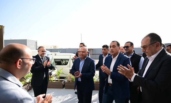 رئيس الوزراء يفتتح مصنع "بونالو للصناعات البلاستيكية والخشبية"