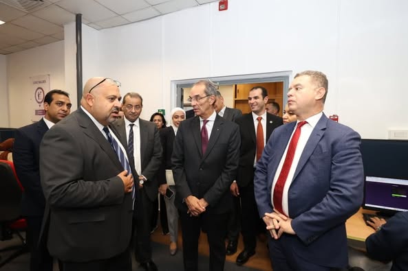 وزير الاتصالات يزور شركتين في الأقصر وقنا تعملان في مجال تقديم خدمات تكنولوجيا المعلومات  