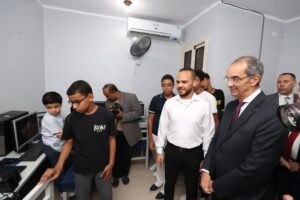 وزير الاتصالات يزور شركتين في الأقصر وقنا تعملان في مجال تقديم خدمات تكنولوجيا المعلومات  