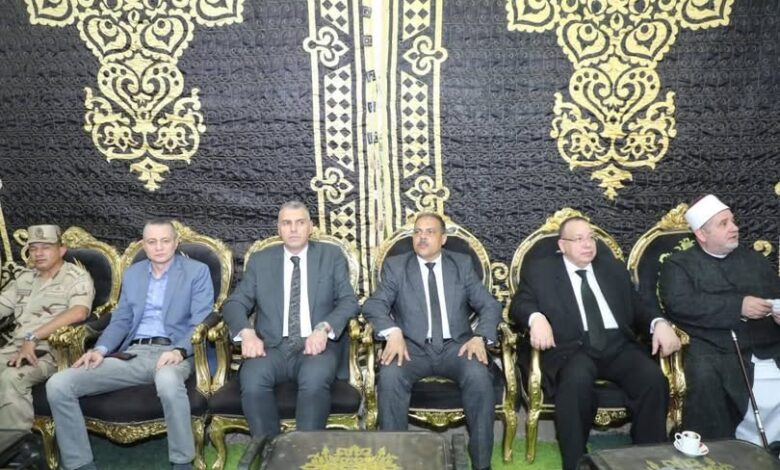محافظ الشرقية يُؤدي صلاة الجنازة ويقدم واجب العزاء في وفاة الدكتور أحمد عمر هاشم