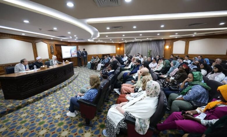 شيخ الأزهر يحاضر وفد شباب مجلس الكنائس حول وسطية الإسلام وأهمية الحوار بين الأديان