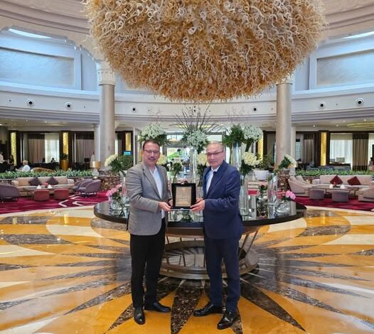 أحتفال دبلوماسي تركي بعيد ميلاد السفير صالح شن على هامش مؤتمر الإنتوساي بشرم الشيخ