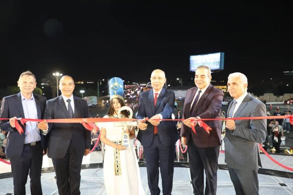 محافظ المنيا يفتتح ميدان النيل بعد تطويره وتركيب شاشة عملاقة لمتابعة افتتاح المتحف المصري