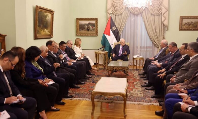 الرئيس الفلسطيني يلتقي رؤساء تحرير وكبار الكتّاب والصحفيين المصريين